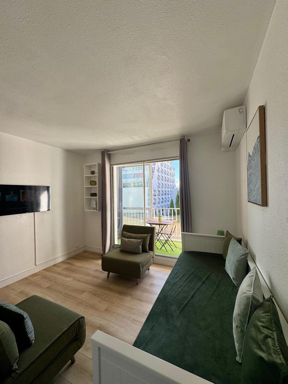 Photo of the whole room