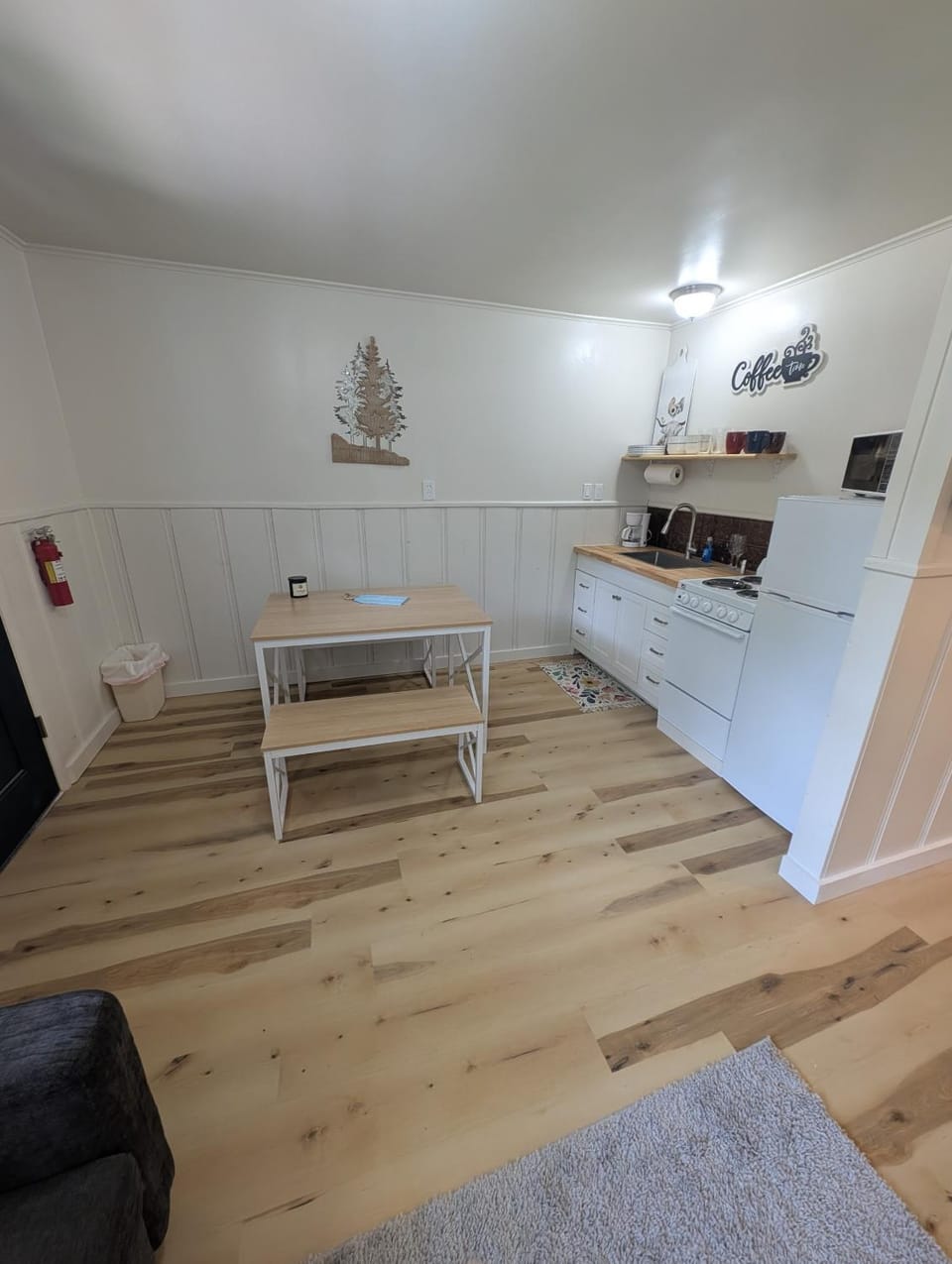 Kitchen or kitchenette, Dining area, oven