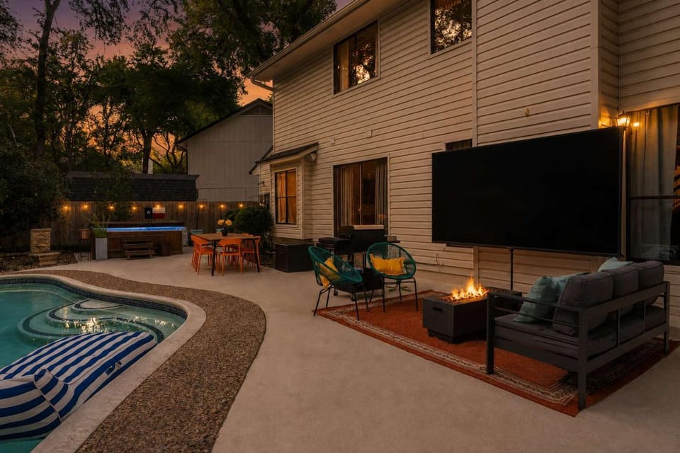 Cowboy Cove - Pool - Hot Tub House in Jollyville