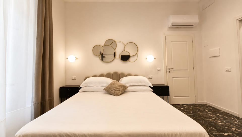 Photo of the whole room, Bedroom, air conditioner