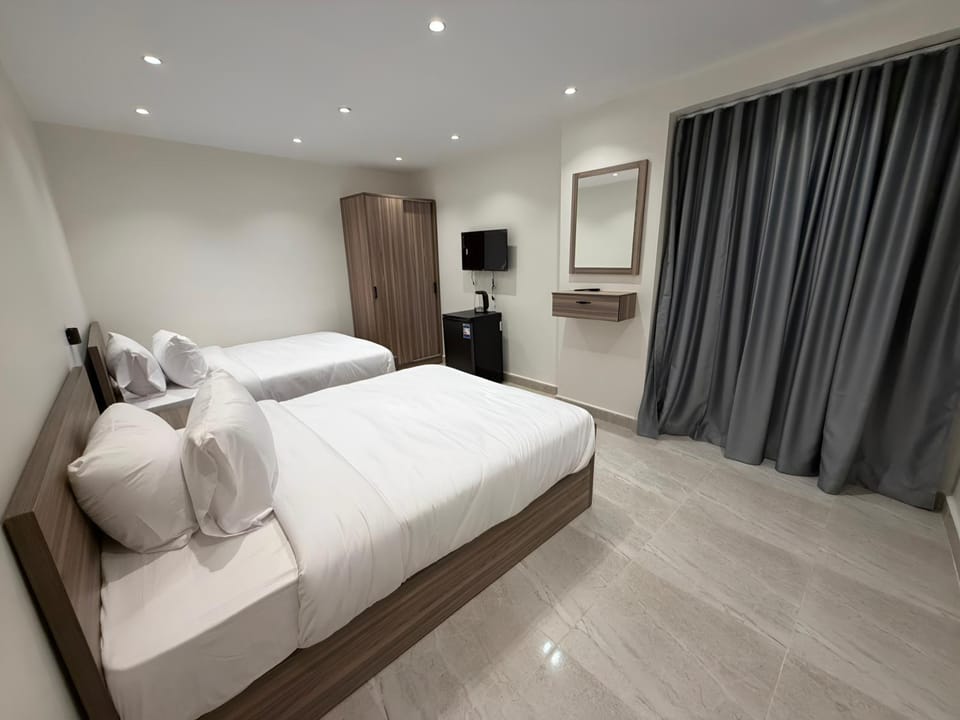 Bed, TV and multimedia, Photo of the whole room, Bedroom, wardrobe