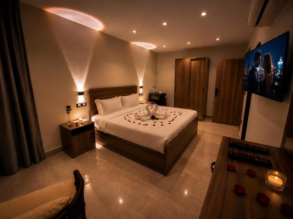Bed, TV and multimedia, Living room, Photo of the whole room, Seating area, Bedroom, wardrobe