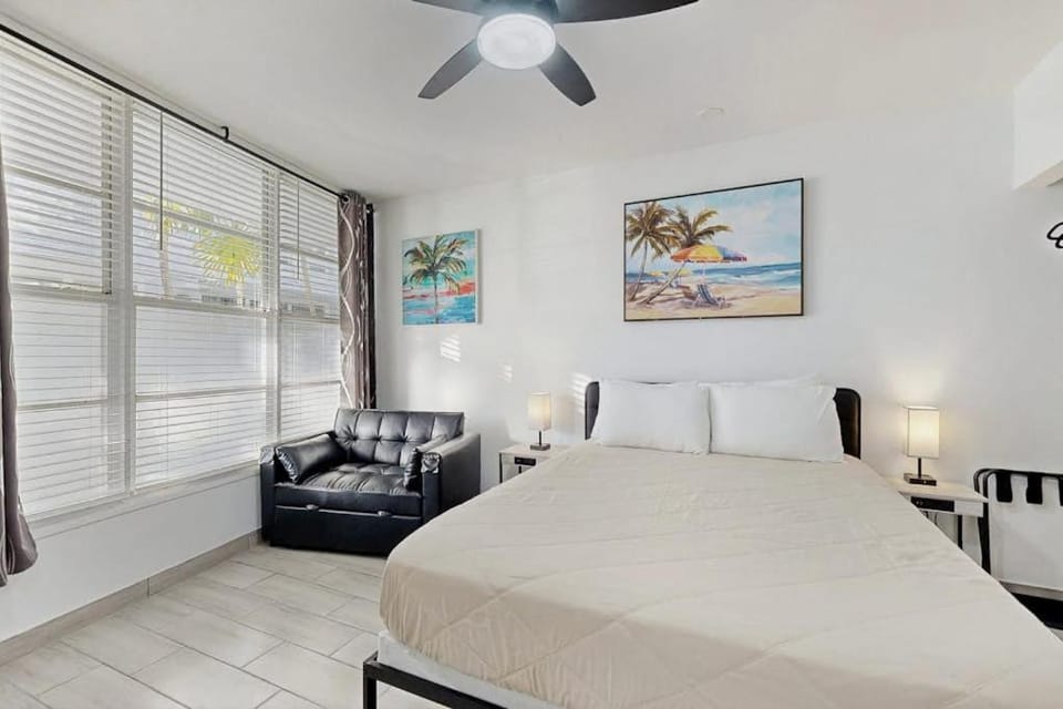Sunshine, Beach & Smiles on Ocean Drive Hotel in Flamingo Lummus