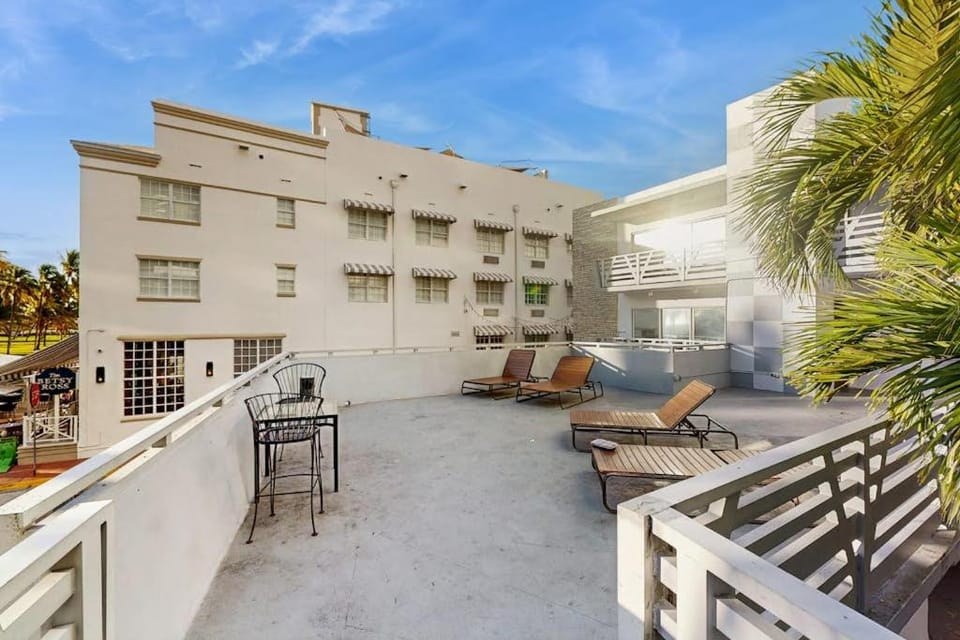 Sunshine, Beach & Smiles on Ocean Drive Hotel in Flamingo Lummus
