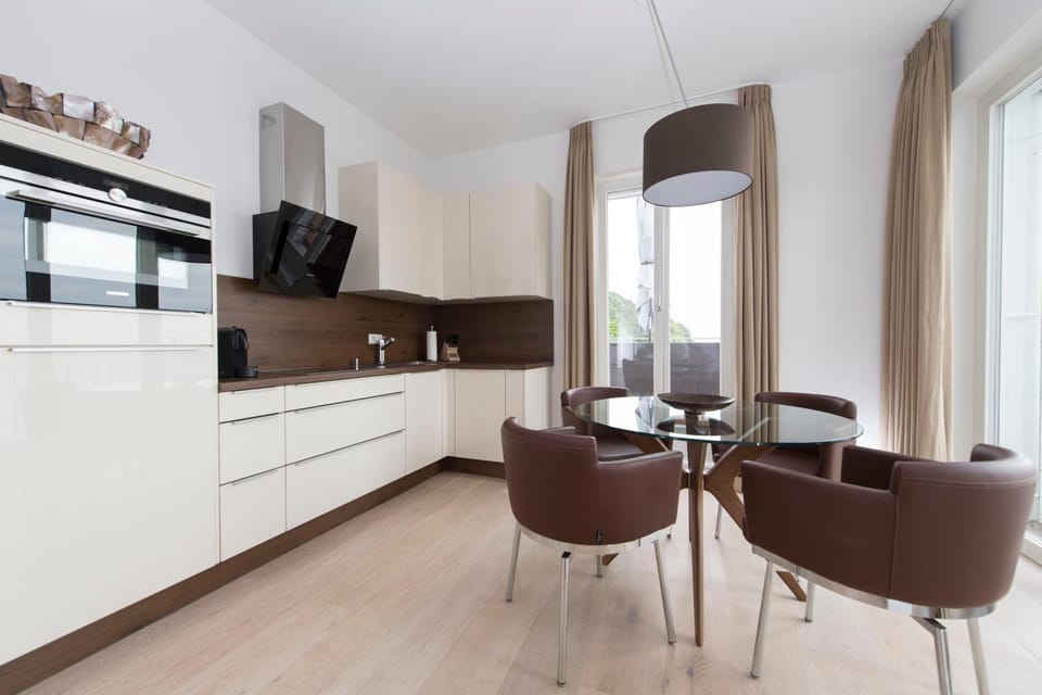 Kitchen or kitchenette, Living room, Photo of the whole room, Dining area