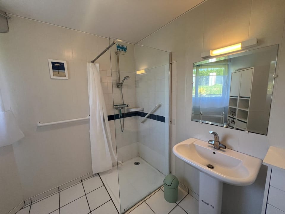 Shower, Bathroom, towels
