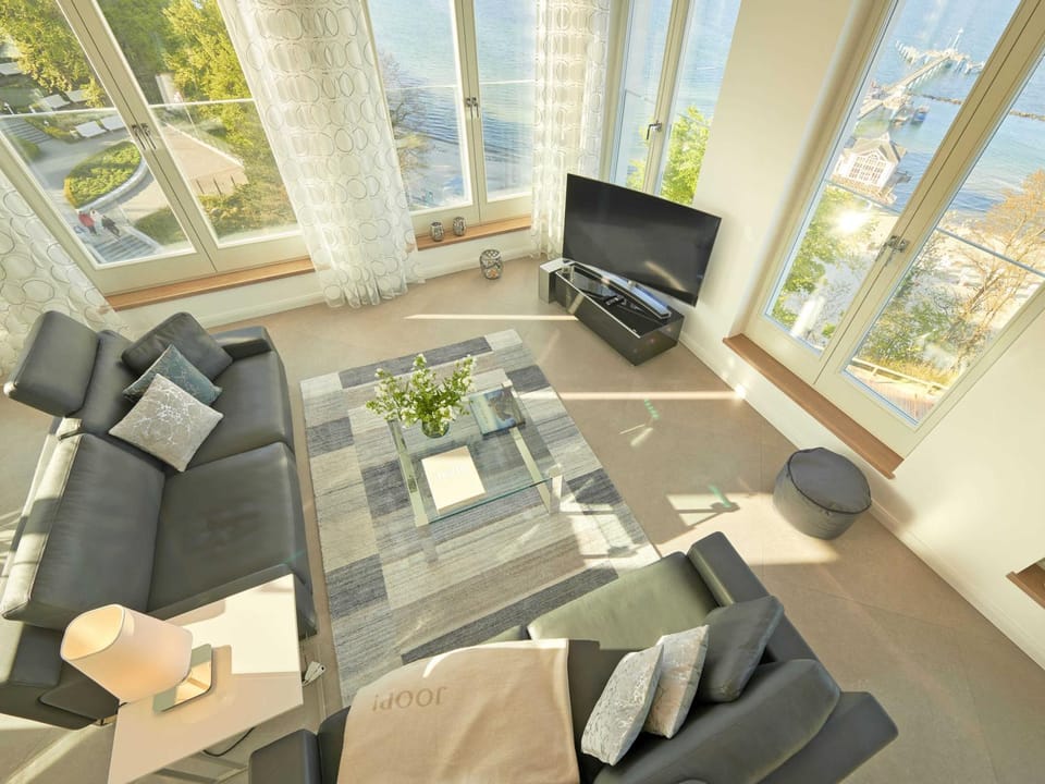 Communal lounge/ TV room, TV and multimedia, View (from property/room), Living room, Seating area, Evening entertainment