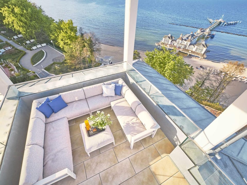 Property building, Day, Natural landscape, View (from property/room), Balcony/Terrace, Seating area, Evening entertainment, Sea view