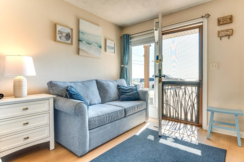 Old Orchard Beach Condo: Steps From the Beach! House in Old Orchard Beach