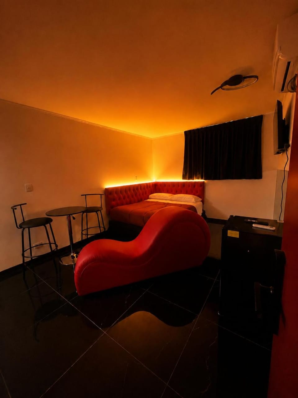 Lisboa, un lugar para tus fantasias Love hotel in Santiago