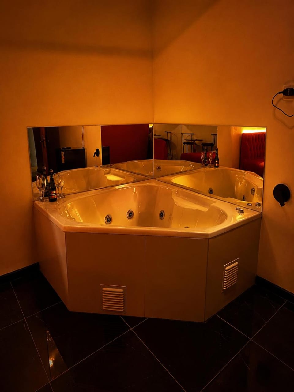 Lisboa, un lugar para tus fantasias Love hotel in Santiago