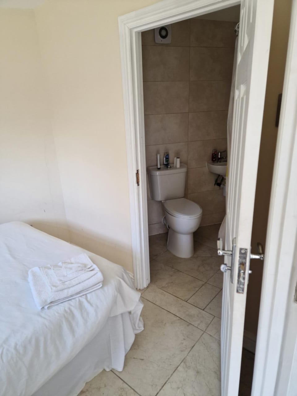 Home for Pleasure near Harry potter village House in Hemel Hempstead