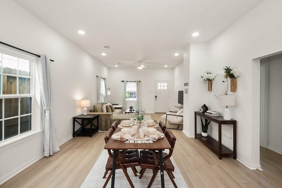 Luxury 3BR Home, Private Yard, Near Stadiums House in Harris County