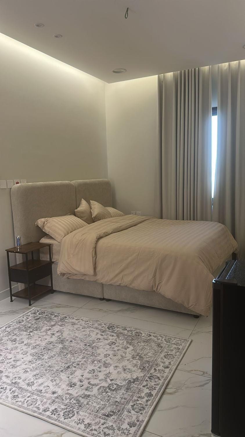 غرفة وصالة بتصميم هادئ العزيزية الخبر Apartment in Al Khobar