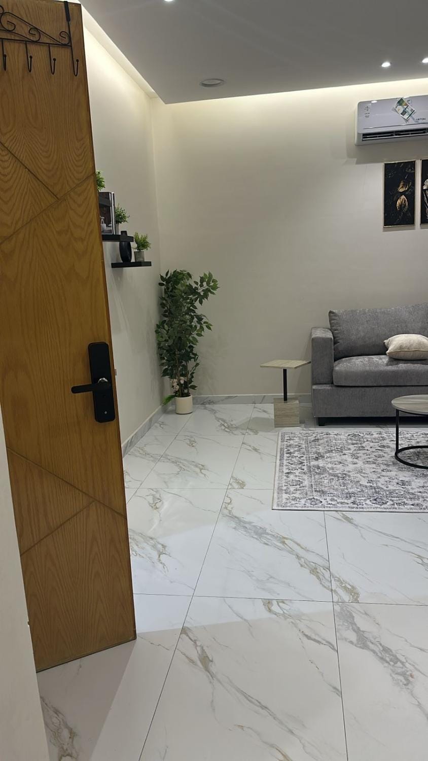 غرفة وصالة بتصميم هادئ العزيزية الخبر Apartment in Al Khobar