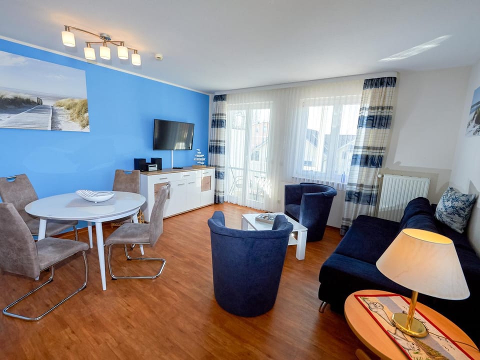 TV and multimedia, Living room, Seating area, Dining area