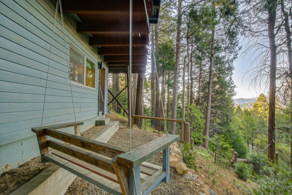 2 Mi to Lake Gregory! Chic Crestline Base Camp Apartment in Crestline