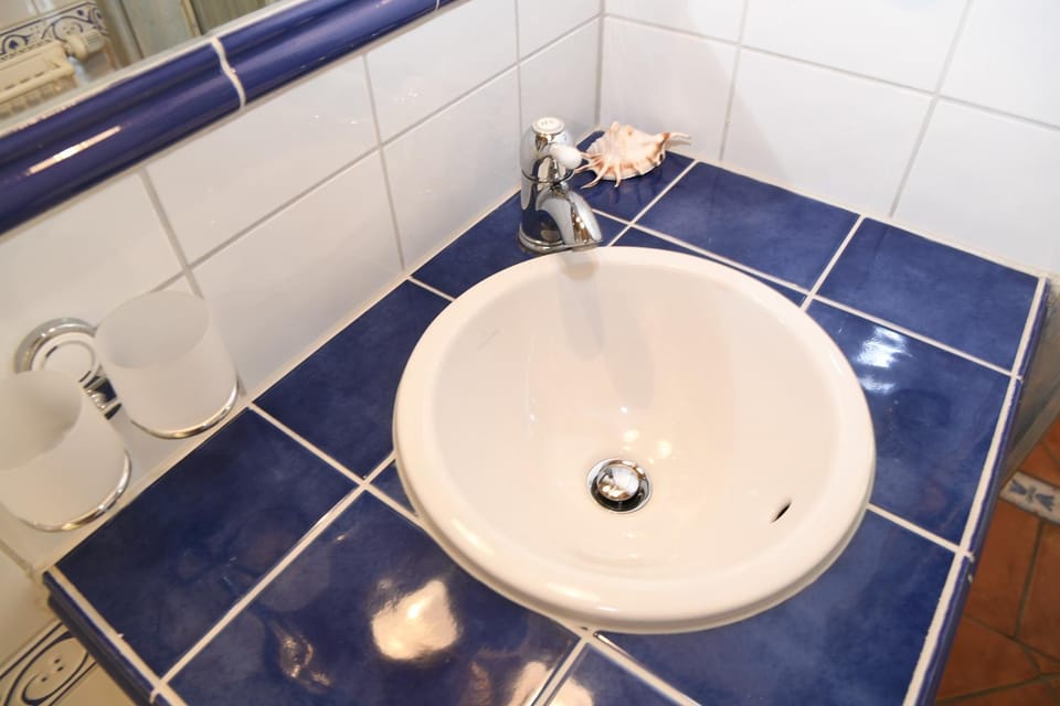 Bathroom, Photo of the whole room