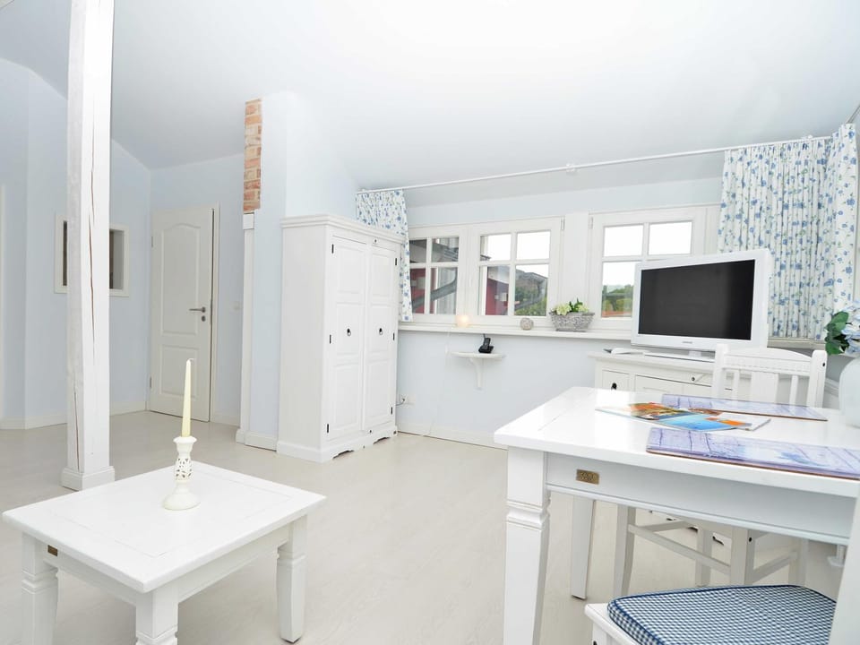 Communal lounge/ TV room, TV and multimedia, Dining area, Evening entertainment, hair dresser
