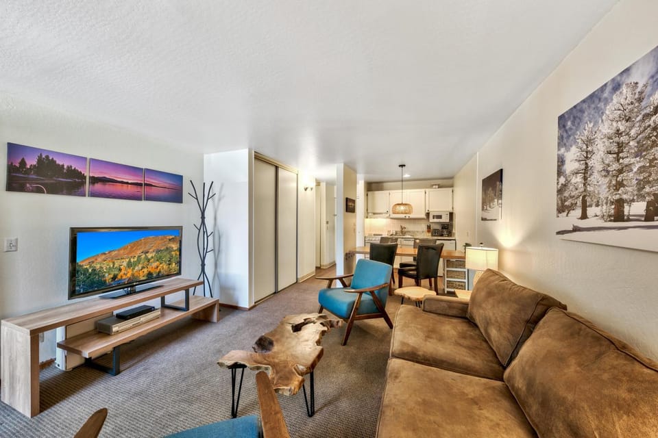TV and multimedia, Kitchen or kitchenette, Living room, furniture, wardrobe