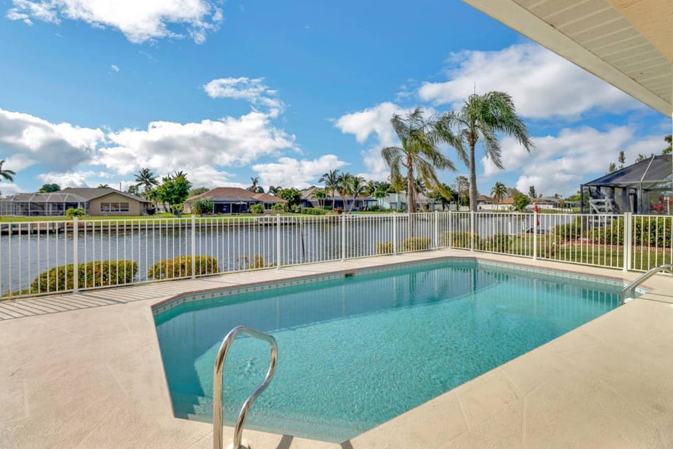 2318 SE 6th Ave* House in Cape Coral