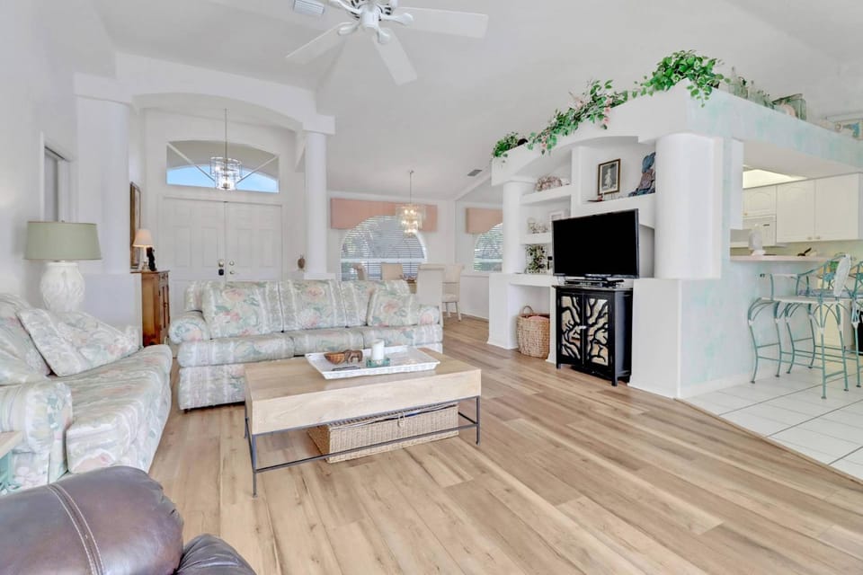2318 SE 6th Ave* House in Cape Coral
