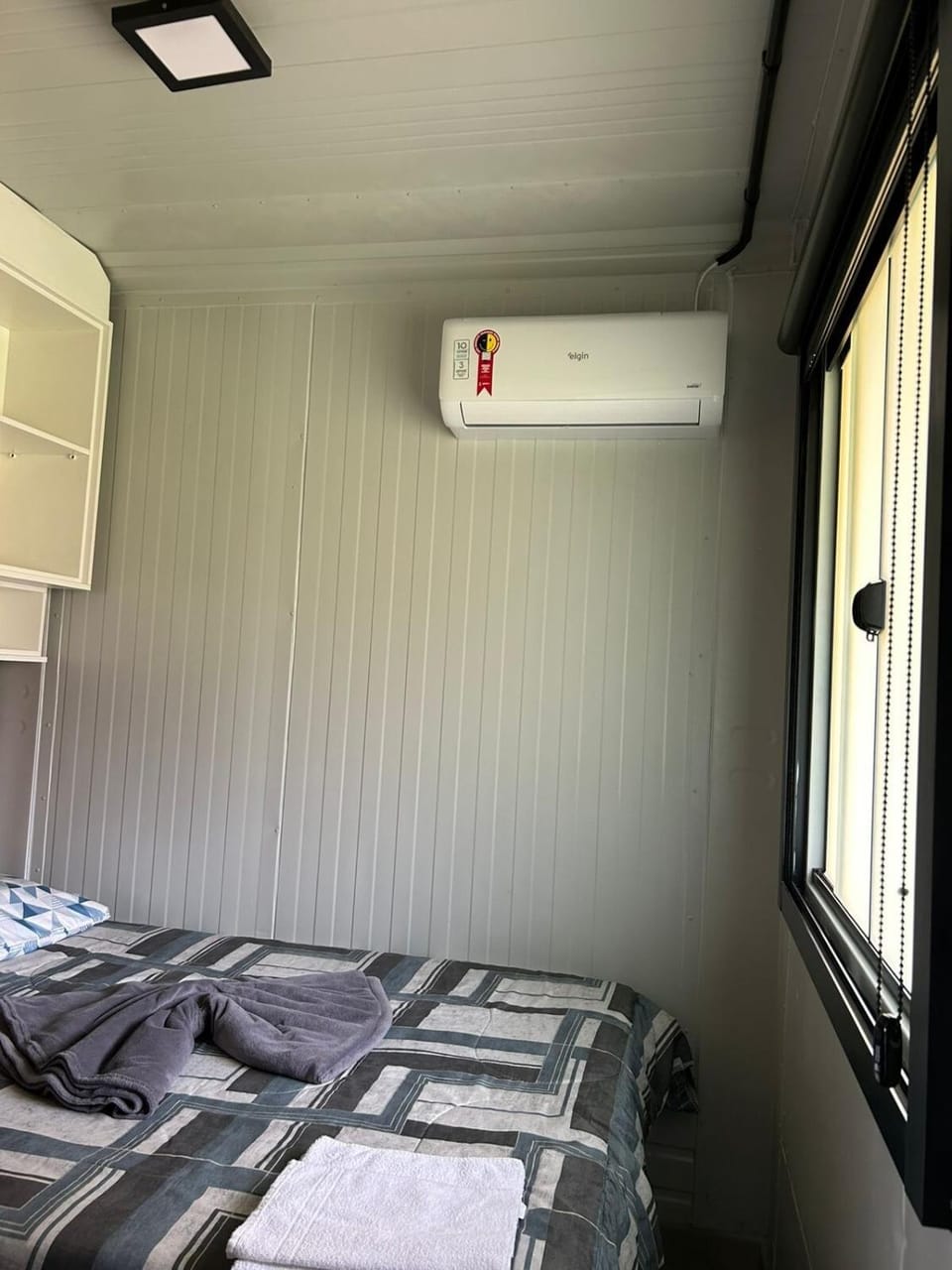 Studio 1 com Ar condicionado Quente e Frio Completo perto de tudo WIFI e lavanderia Apartment in Curitiba