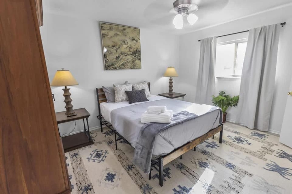 3BR Home with Firepit I Easy Access to NRG & FIFA House in Houston