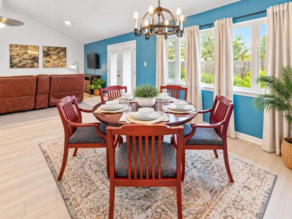 Seating area, Dining area
