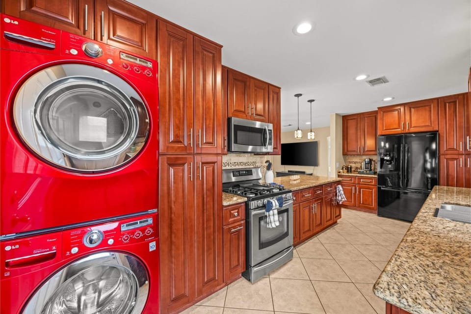 2BR with Movie Room I Pool I Easy Access to NRG House in Houston