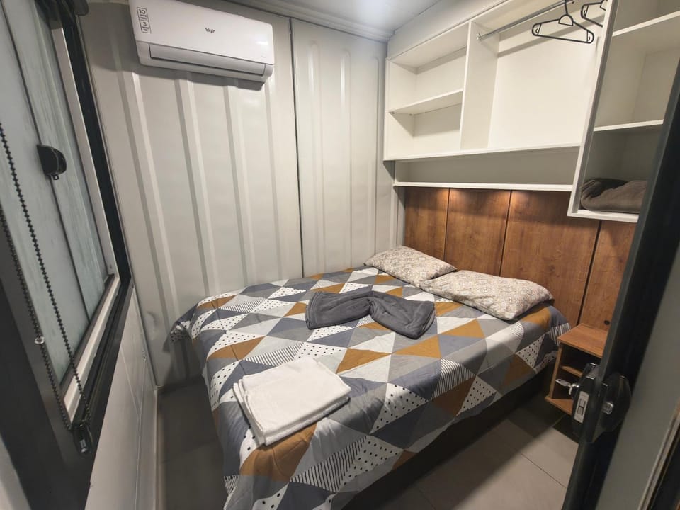 Studio 2 com Estacionamento Ar Condicionado Quente e Frio perto de tudo Apartment in Curitiba
