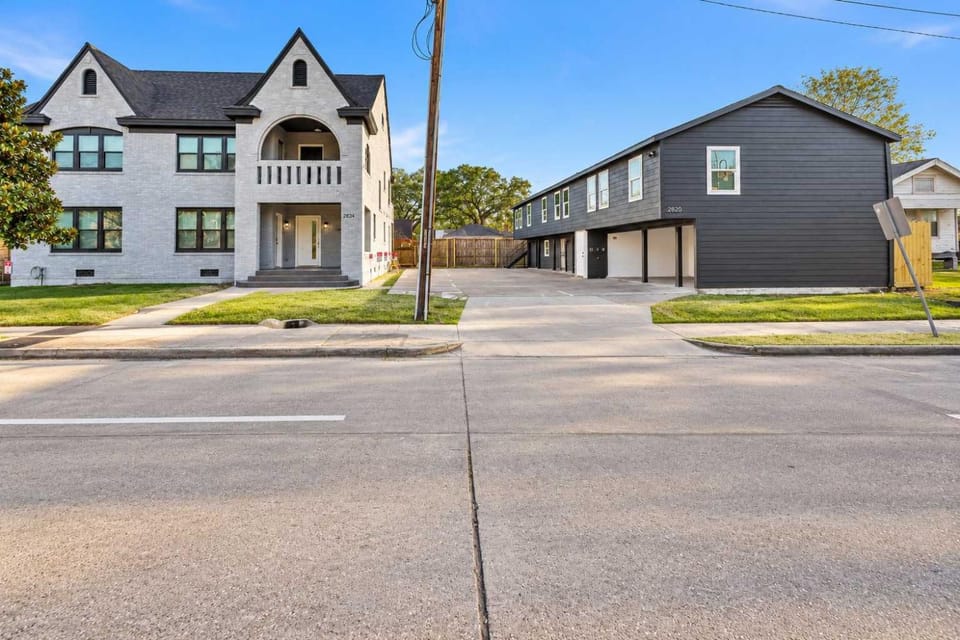 Property building, Day, Neighbourhood, Street view, Location