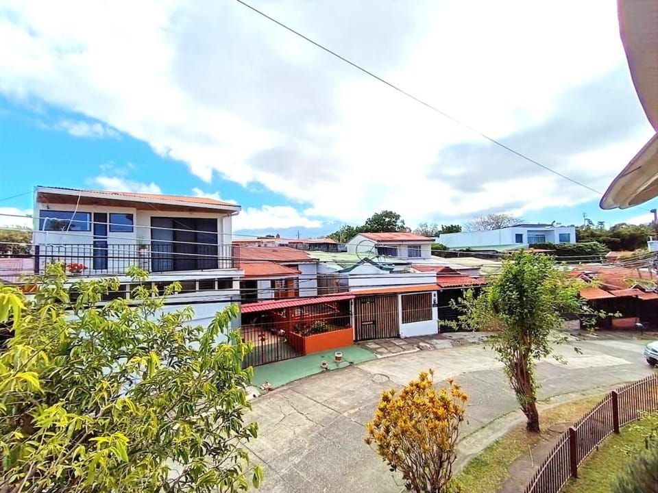 Neighbourhood, Garden view, Mountain view, Quiet street view