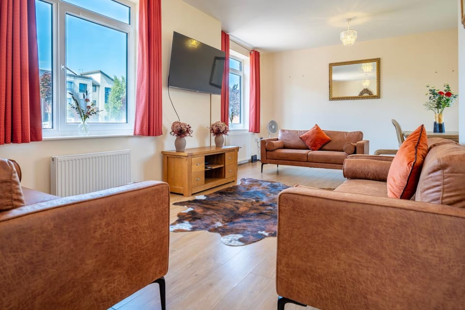 POSH WETHERINGSETt House in Aylesbury Vale