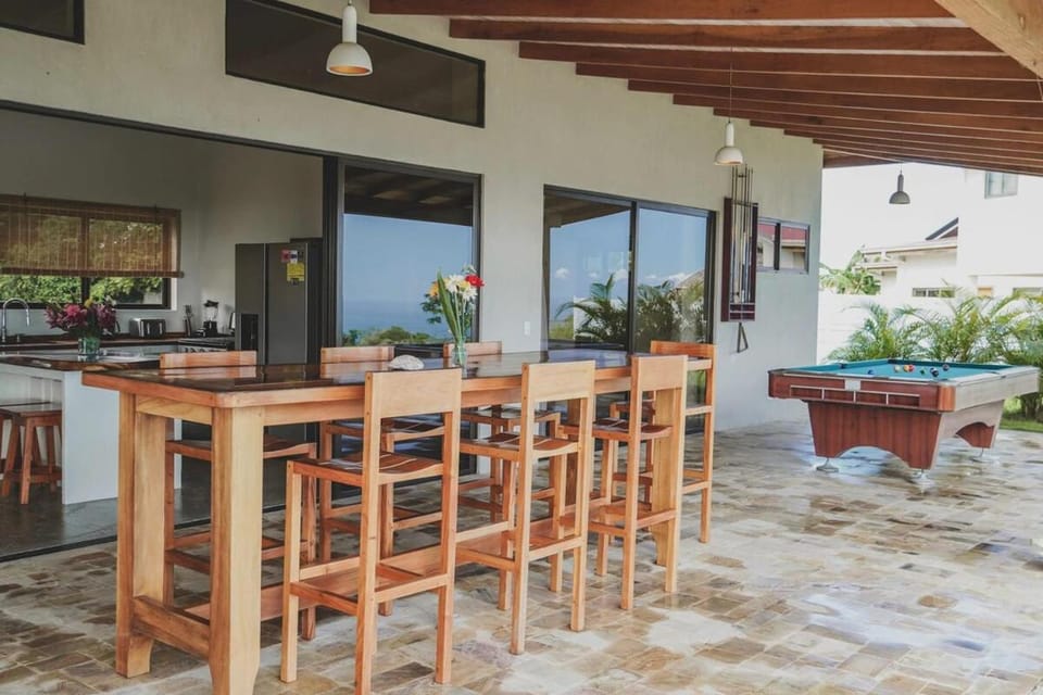 2BR Villa Santa Teresa with Ocean View House in Santa Teresa Beach
