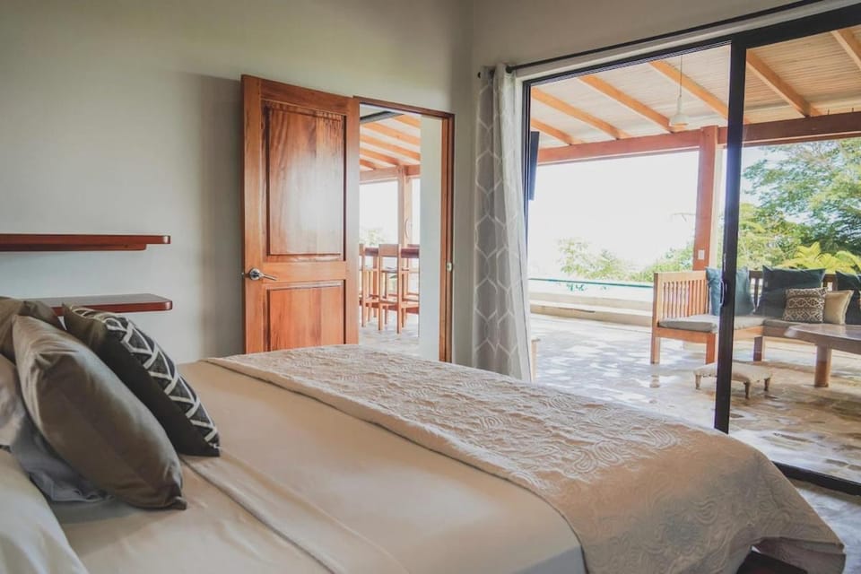 2BR Villa Santa Teresa with Ocean View House in Santa Teresa Beach