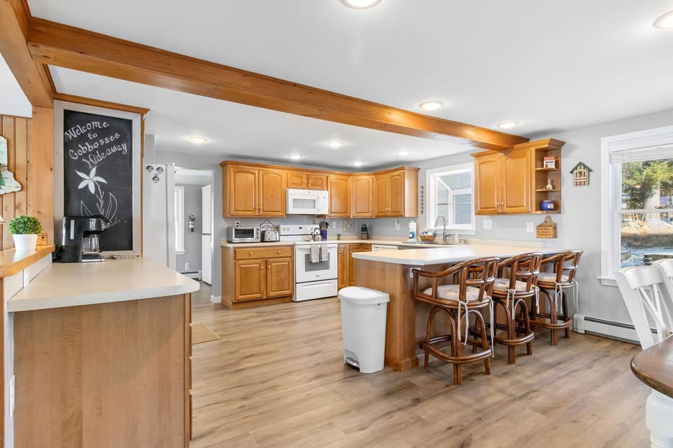 Kitchen or kitchenette, kitchen