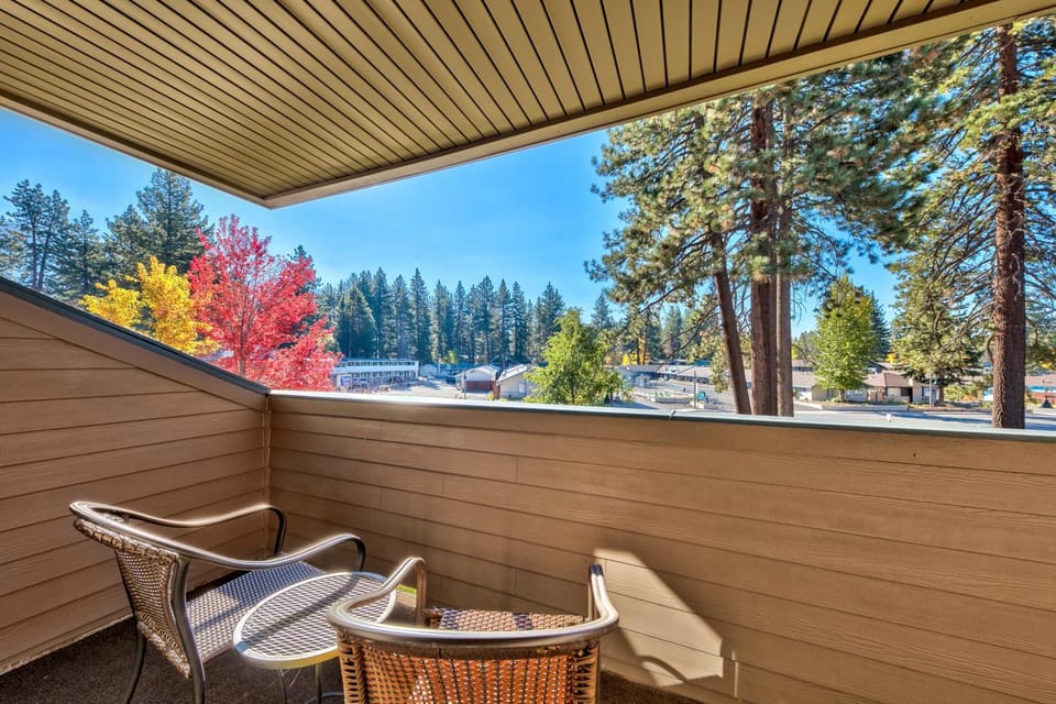 Day, Natural landscape, Balcony/Terrace, Seating area, Autumn