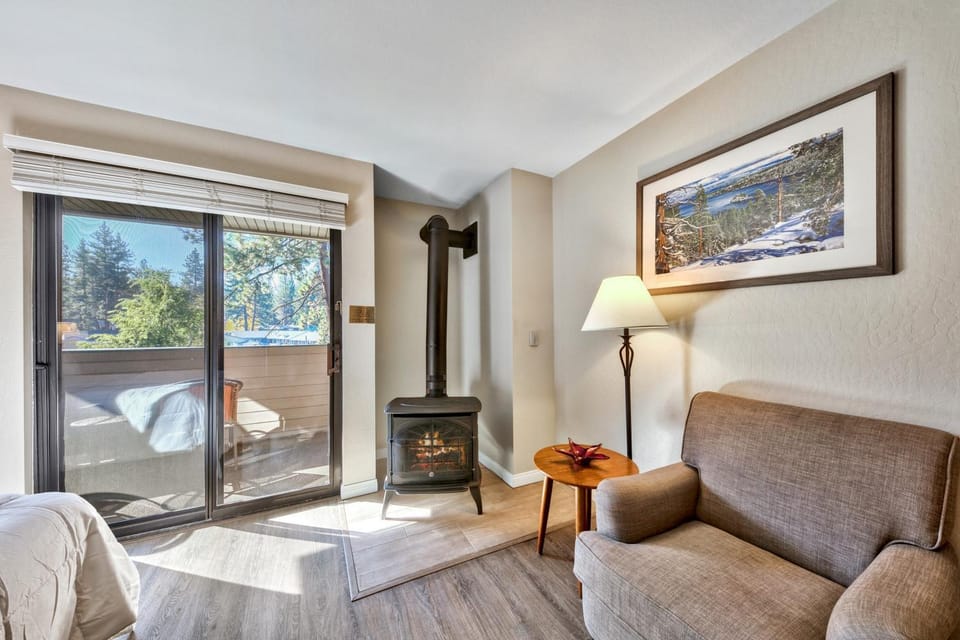 Day, Balcony/Terrace, Living room, Seating area, fireplace, furniture