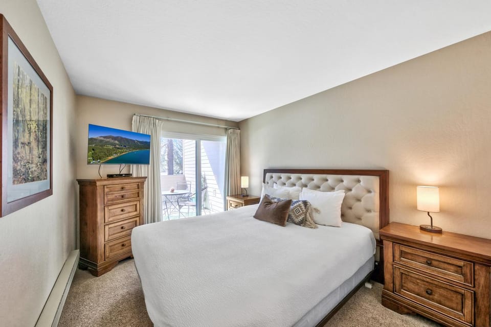 Bed, TV and multimedia, Balcony/Terrace, Bedroom, furniture
