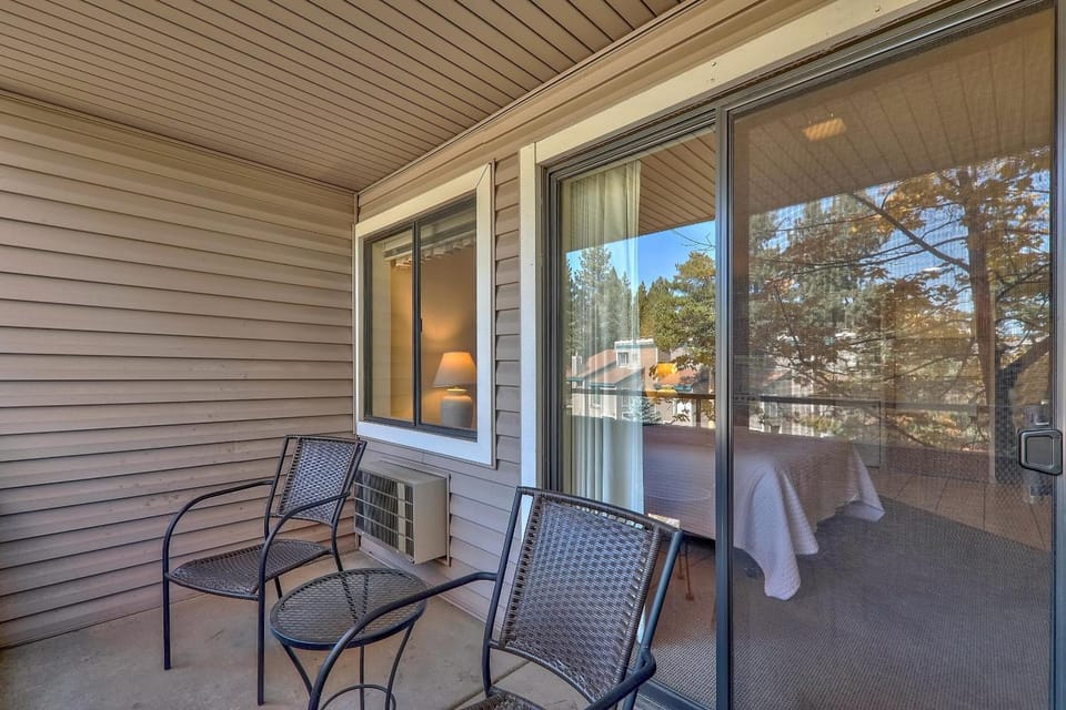 Stylish Studio Beach & Ski Lakeland Village #220 Apartment in South Lake Tahoe