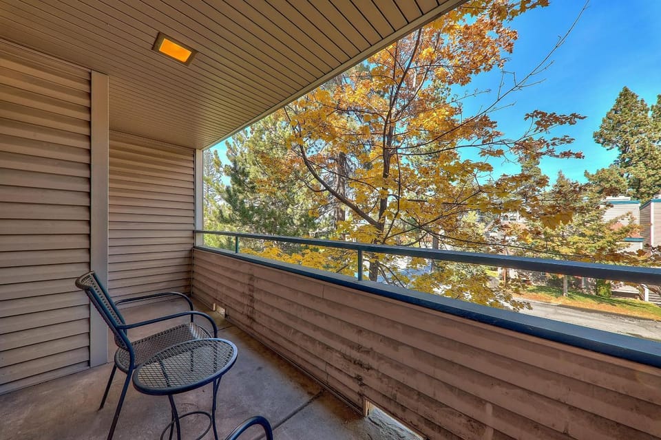 Stylish Studio Beach & Ski Lakeland Village #220 Apartment in South Lake Tahoe