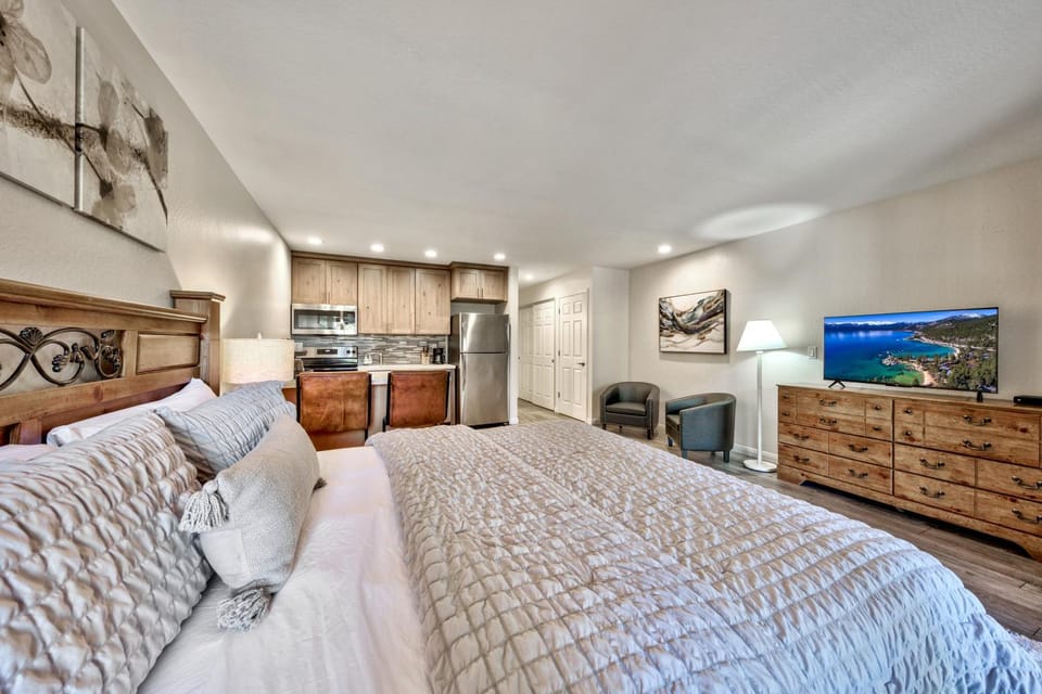 Stylish Studio Beach & Ski Lakeland Village #220 Apartment in South Lake Tahoe