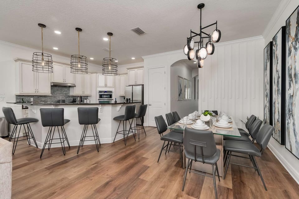Family villa with pool hot tub & game room House in Osceola County