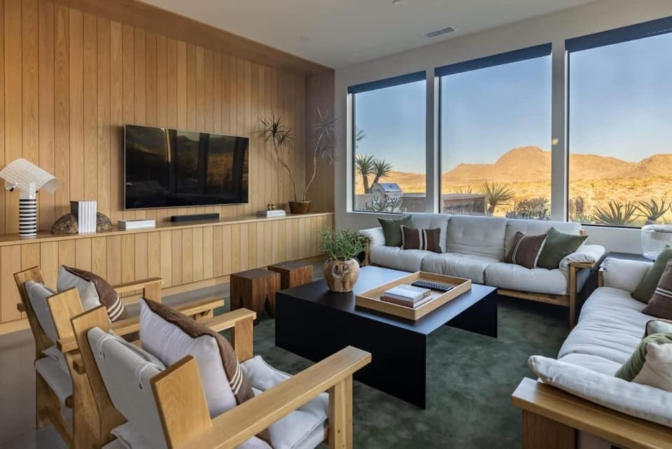 Timber House - Joshua Tree Views Pool & Spa House in Joshua Tree