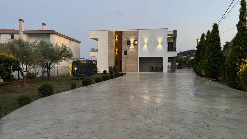 Property building, Garden view