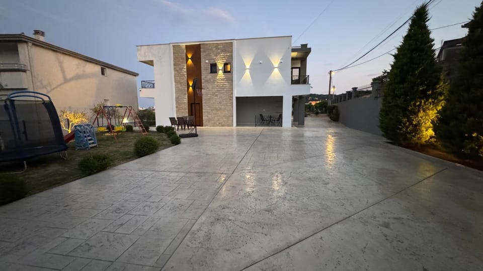 Property building, Garden view