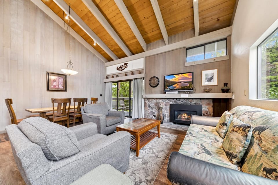Family Lake & Ski Retreat LLV449 House in South Lake Tahoe