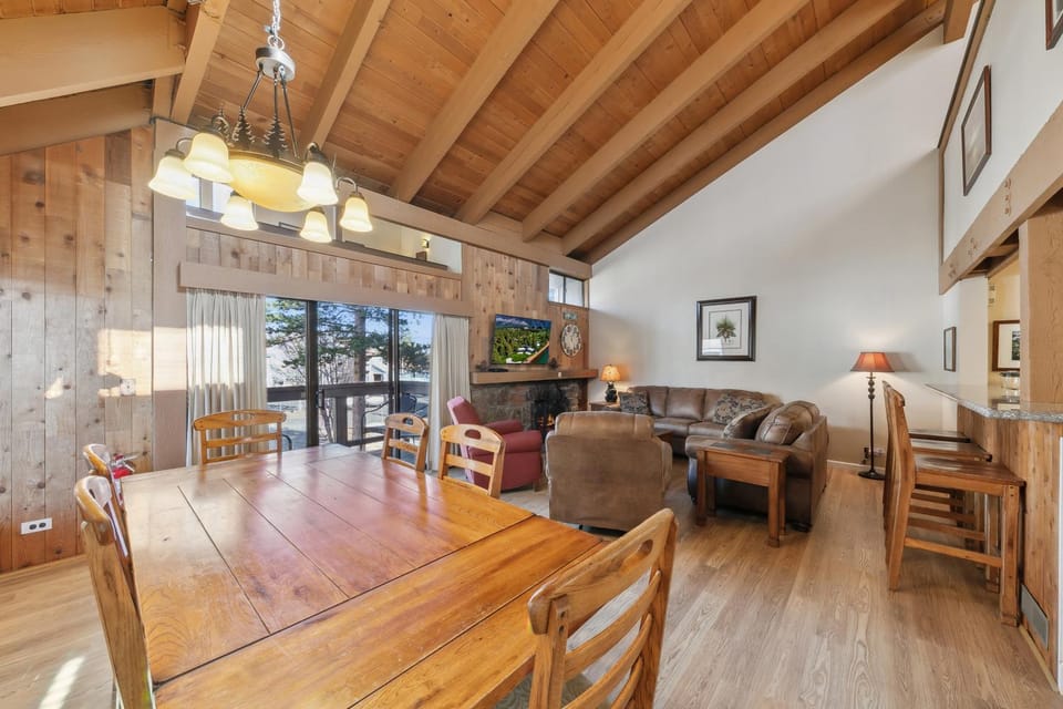 Lakeland Village #458 Ski & Lake Sanctuary House in South Lake Tahoe