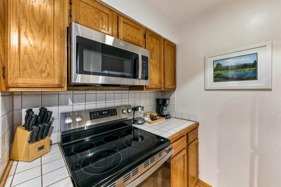 Kitchen or kitchenette, microwave, stove, kitchen